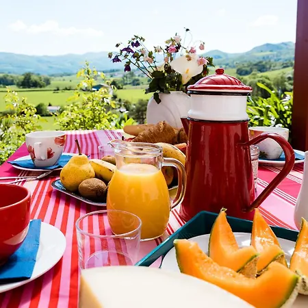 Maison Florenia Bed & Breakfast Caro (Pyrenees-Atlantiques)